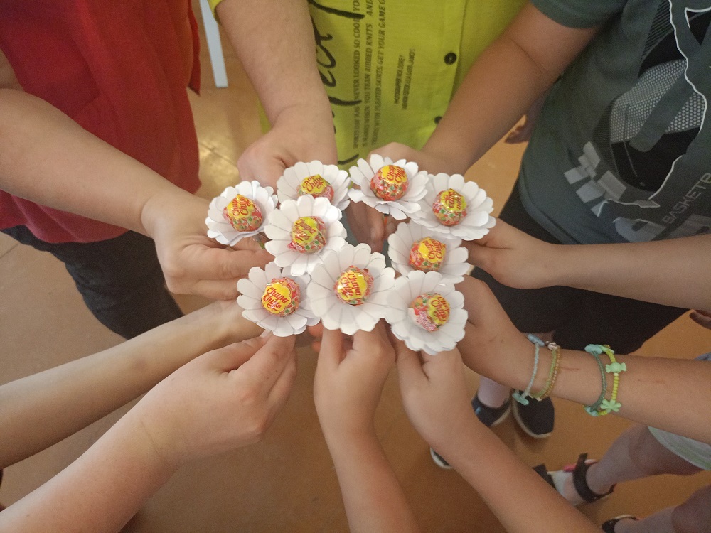 Познавательный час «Ромашковый день России»